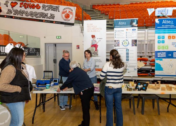 Forum salariés : stand Pôle accès à l'emploi ALTEA sur le village