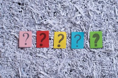 Points d'interrogations sur des post-it