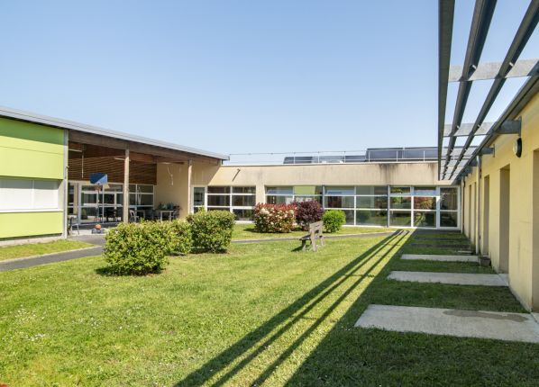 Photo de l'EAM MAS Les Grandes Terres - cour intérieure
