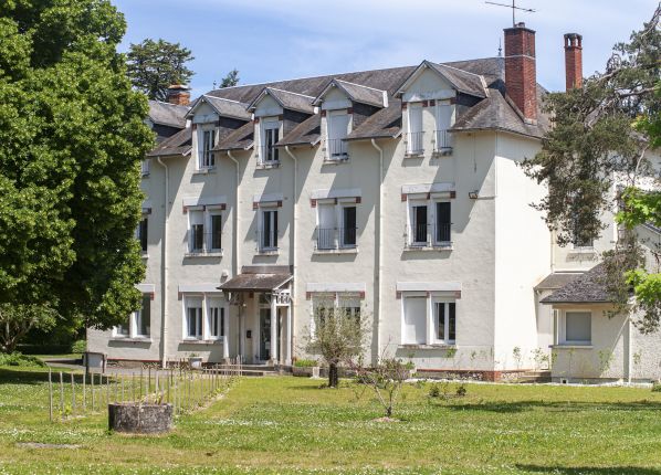 ESAT Entre Cher et Loire Veaugues -Façade bâtiment administratif