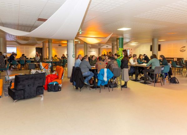 Forum salariés : vue d'ensemble salle ateliers débats