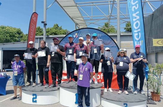 Les vainqueurs sur leurs podiums 1, 2 et 3