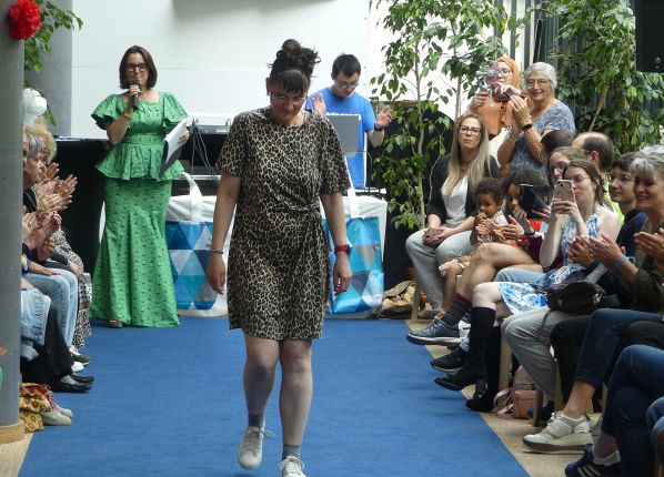 Défilé des diversités - Sur le catwalk