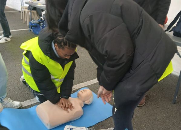 Photo des jeunes des PEP18 à la sortie prévention routière