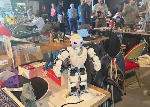 Journée nationale des Makers avec des montages en Lego lors de l’activité CréaCode Lab