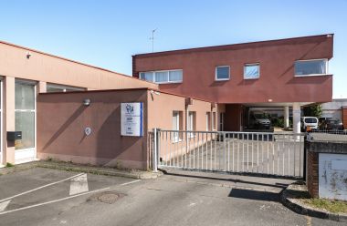Photo de l'EEAP Vierzon - Entrée sur le parking