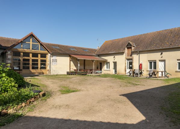 ESAT Le Bergerat Vesdun - cour intérieure