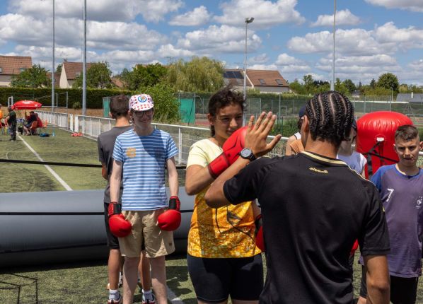 Défi sport : des jeunes sur le ring de boxe