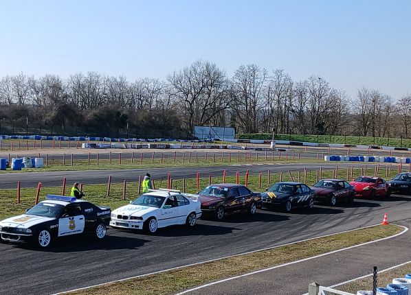 voitures de drift sur un circuit 18