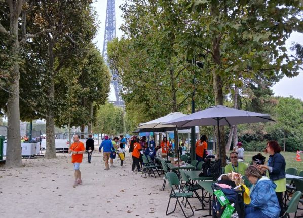 Pique-nique sur le Champs de mars