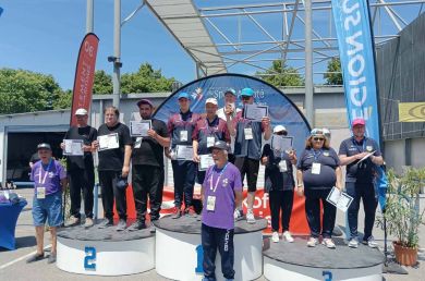 Les vainqueurs sur leurs podiums 1, 2 et 3