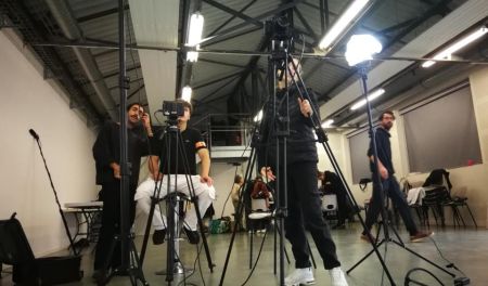 Des adolescents du dispositif JADE dans le département du Cher en train de tourner un film dans le cadre de L’atelier cinéma-répit
