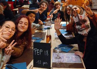 Des adolescents du dispositif JADE dans le Cher (18)  au restaurant