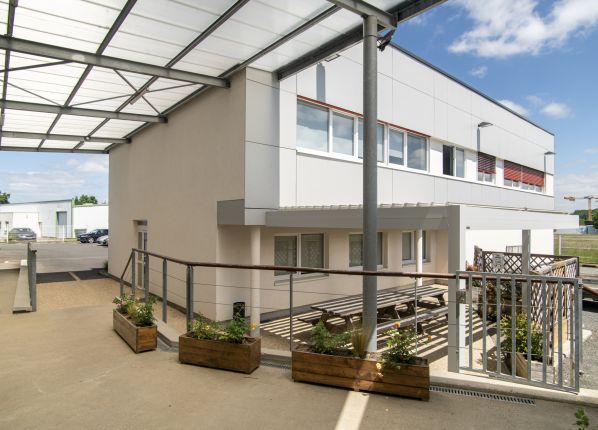 Siège administratif Saint-Doulchard - terrase arrière