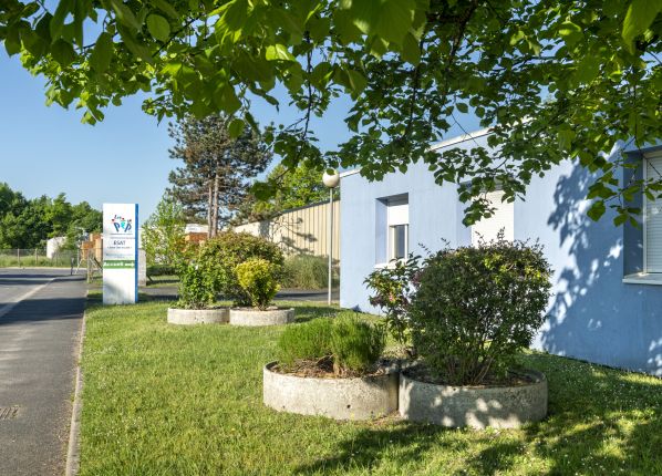 ESAT Entre Cher et Loire Vierzon - façade administratif côté rue