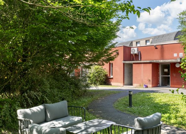 L'EANM Vierzon - coin repos dans le parc