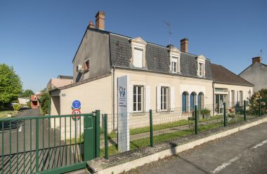 L'EANM Vierzon - Bâtiment administratif accueil vue de la route