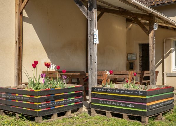 ESAT Le Bergerat Vesdun - bacs à fleur faits par la section annexe