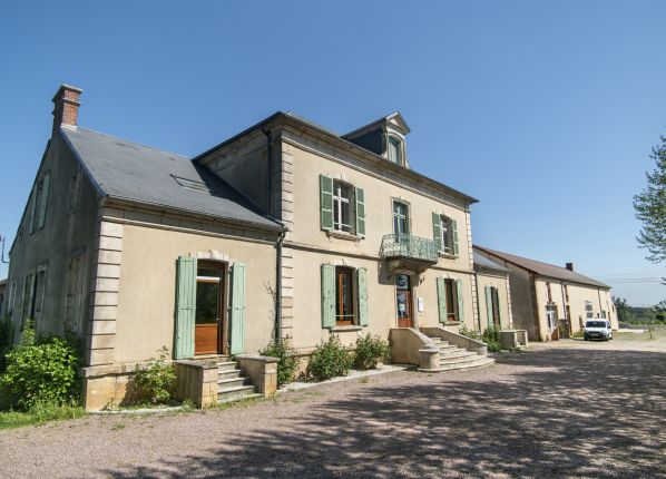 ESAT Le Bergerat Vesdun - Façade bâtiment administratif et boutique