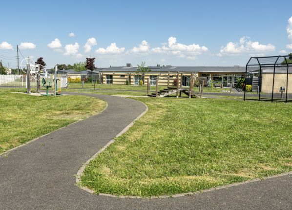 Photo de l'EAM MAS Les Grandes Terres Allée parking-sortie