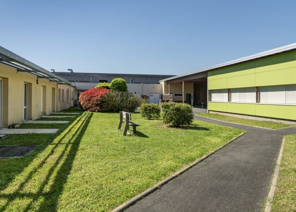 l'EAM MAS Les Grandes Terres vue générale de la cour intérieure
