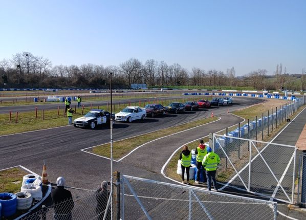 circuit de Vierzon avec une course de voitures de drift