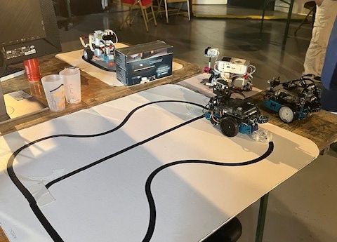 Des montages en Lego lors de l’activité CréaCode Lab