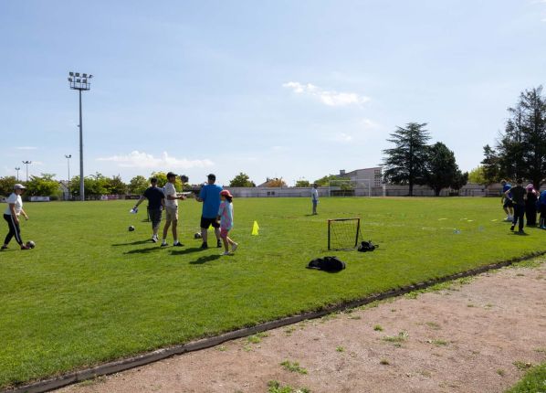 Défi sport : match de foot sur le stade