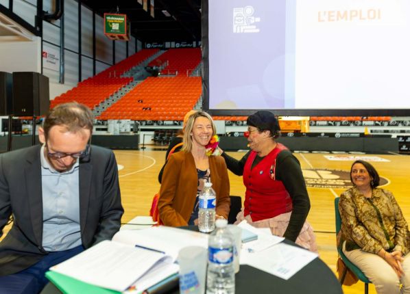 Forum salariés : une clownanalyste taquine Marie-Amélie Le Fur